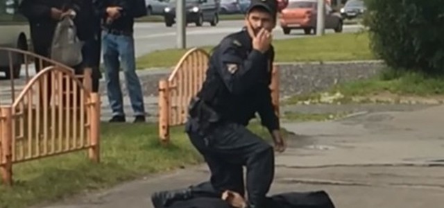 Russia: attacca passanti con un coltello 