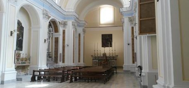 Prete vende oro della Madonna custodito in chiesa, il Vescovo: "Chieda pubblicamente scusa"