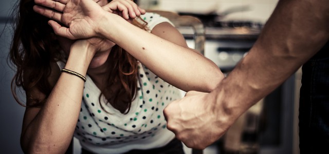 Violenza domestica a Catanzaro Lido - allontanamento da casa e divieto di avvicinamento per un 43enne