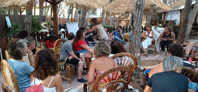 Secondo appuntamento con il Villaggio delle Famiglie di “Tessere di Comunità”, si allarga il gruppo degli adolescenti che scoprono la magia dello stare insieme per un unico obiettivo