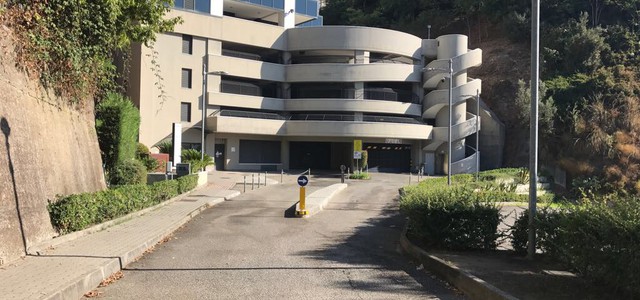 Parcheggio coperto via Argento verso l'apertura