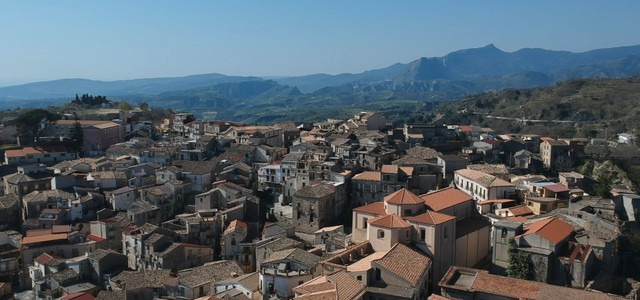 Il Borgo e la storia: Un documentario racconta le radici di Santa Caterina dello Ionio - sabato la presentazione