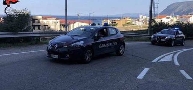 Donna minaccia residenti, divieto di dimora