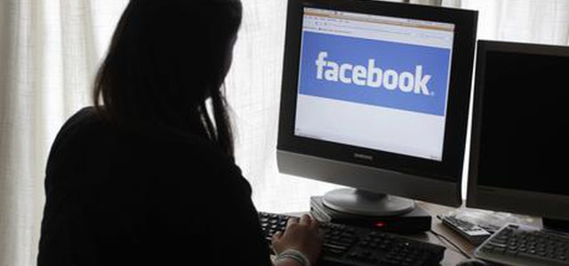 Facebook e Instagram bloccati, utenti in allarme