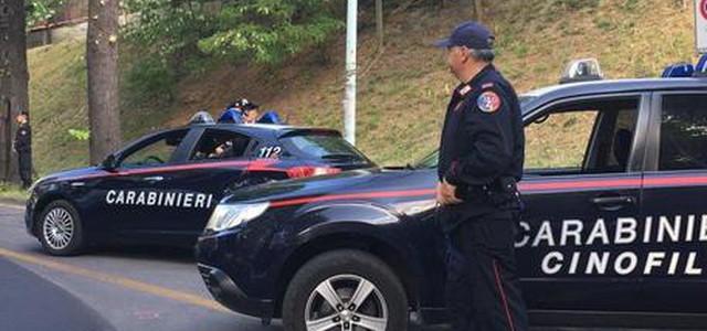 Controlli in scuola, droga in giardino