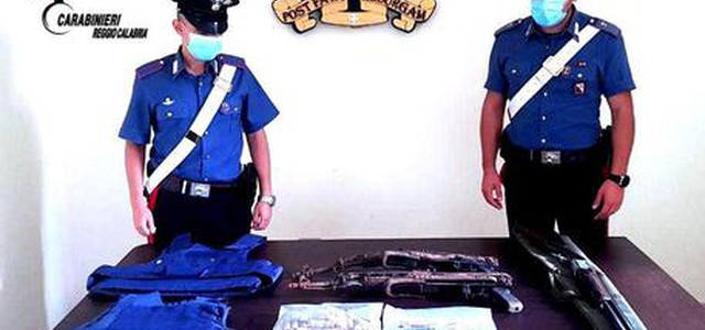 Nonno e nipote arrestati, armi e munizioni nascoste in terreno