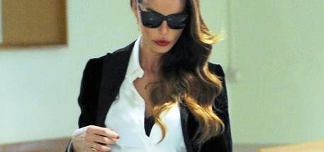 Nina Moric offende follower, a processo