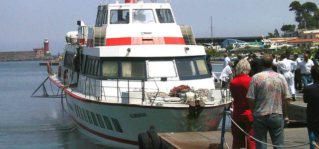 Aliscafo urta banchina al porto di Villa San Giovanni, nessun ferito tra i passeggeri