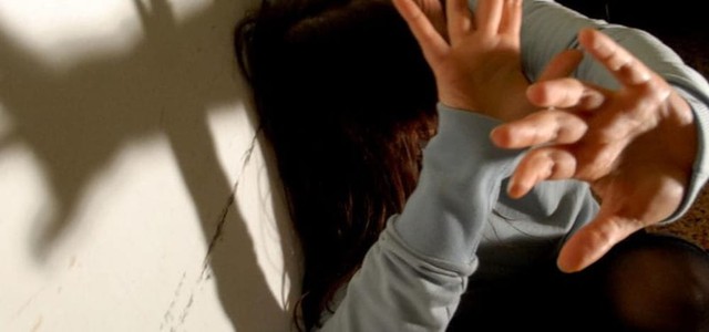 Minacce e aggressioni, allontanati madre e figlio stalker