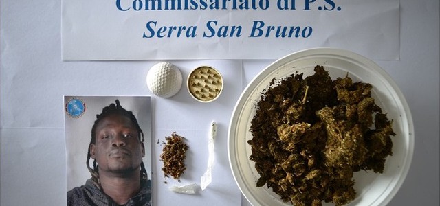 Marijuana in centro migranti nel Vibonese, arrestato giovane
