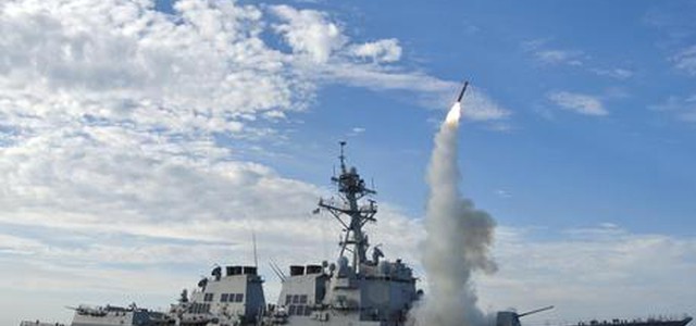 Nave da guerra Usa verso acque siriane, jet russi la sorvolano a bassa quota