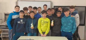 DALLA TERRA AI LABORATORI, COSÌ DISTILLA IL MAJORANA . STUDENTI PRODUCONO ROSOLI, AGRUMELLI E LIMONCELLI