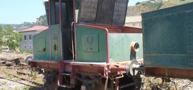 Rimangano a Catanzaro le due locomotive dell'ex Cementificio