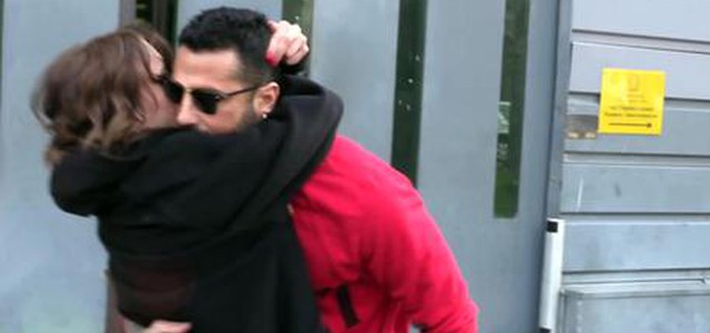 Corona posta foto, 'torni in carcere'