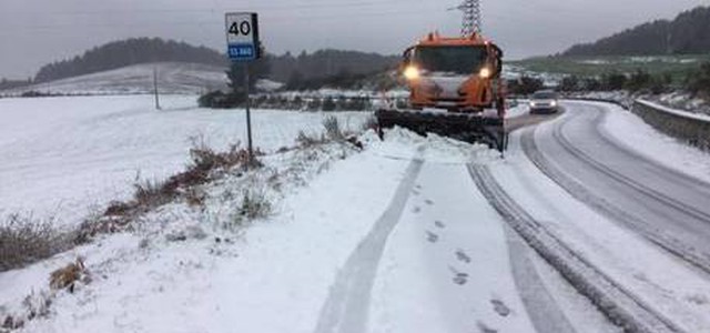 Nevicate intense in sila, mezzi anas a lavoro