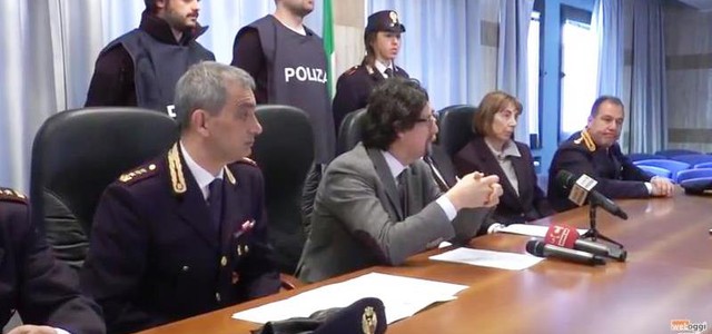 Bomba a Lamezia, arrestati due giovani: "Lo Stato ha reagito" (VIDEO)
