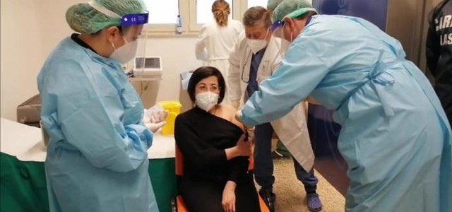 Vax Day: prima vaccinata a Cosenza, "sollevata e felice"