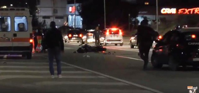 Scontro auto-moto a Lido, l'incidente al bivio di Giovino (VIDEO)