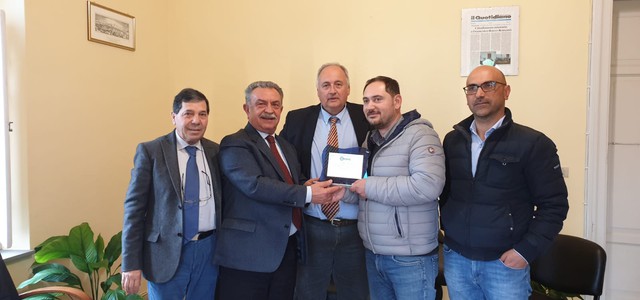 Confesercenti Calabria premia il titolare di un bar nel comune più povero d'Italia