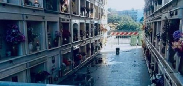 Catanzaro, liquidi organici e cattivi odori al cimitero di Gagliano. Codacons: "Sembra un film horror"