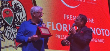 Notte Piccante 2025, premiato Floriano Noto "per aver riportato il Catanzaro ai vertici del calcio nazionale"