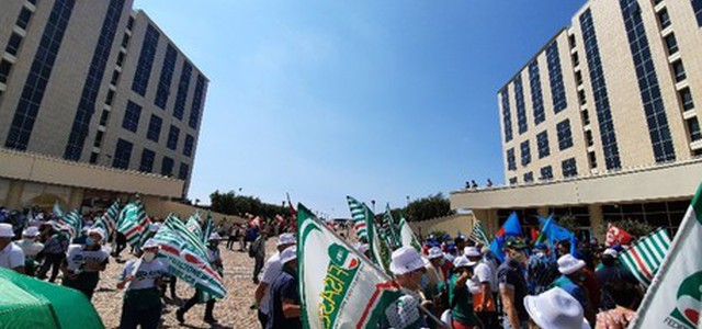 Sanità:sit-in sindacati in Regione,Cotticelli non li riceve