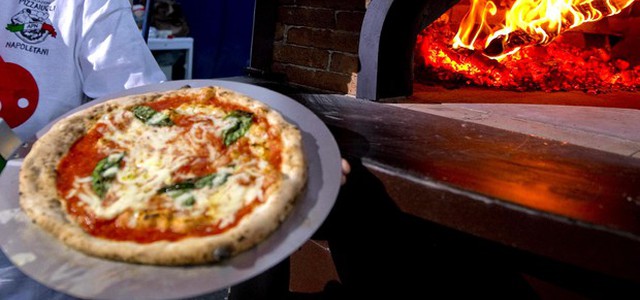 Crisi epilettica al ristorante, 'gente come voi stia a casa'