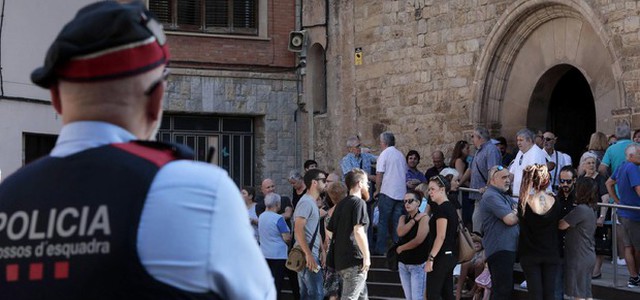 Barcellona, il killer è braccato in tutta Europa. 15 i morti, tutti identificati