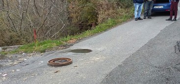 Salta tombino e provoca incidente