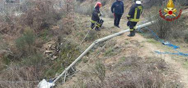 Schiacciato da palo di cemento, muore operaio nel crotonese