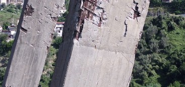 Ecco il Ponte di Catanzaro fotografato da Forza Italia: "Fidarsi è bene, non fidarsi è meglio"