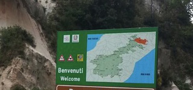Avviata l’installazione delle nuove tabelle di accesso al Parco Nazionale dell’Aspromonte 