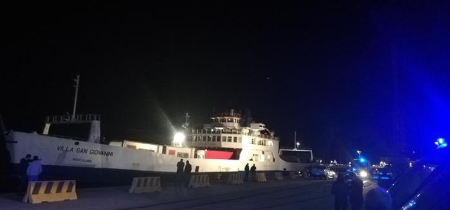 Principio d'incendio su traghetto nello Stretto, nessun ferito