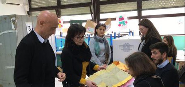 Elezioni, ministro Minniti ha votato a Reggio Calabria