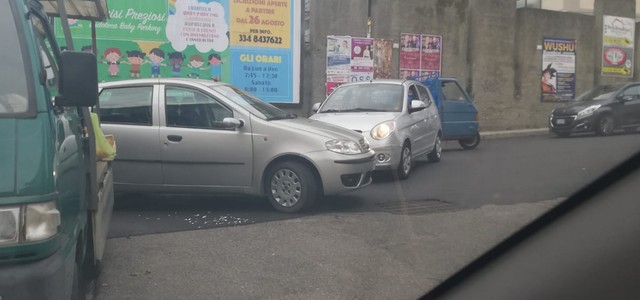 Flash - Catanzaro, tamponamento nei pressi dell'Ospedale Pugliese, traffico rallentato