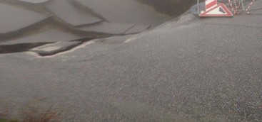 Maltempo, Arpacal: allerta rossa fino alle 24. Frana a Cavita, crolla strada a Girifalco (VIDEO)