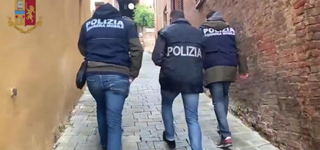 Polizia arresta Barman per droga a Rossano