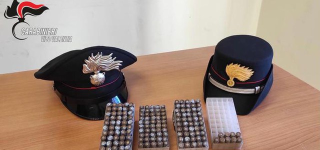 Esplosivo e centinaia di munizioni trovati nel vibonese