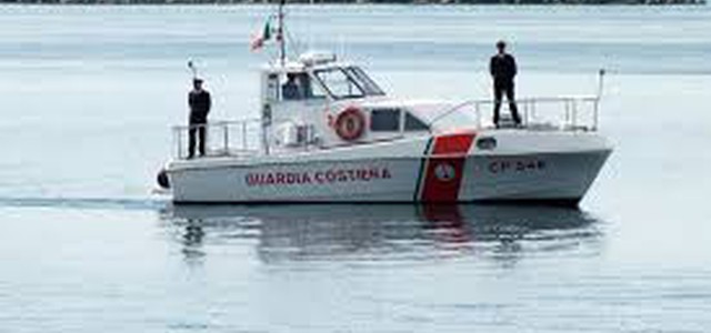 Soccorso gommone in avaria con 4 persone a bordo