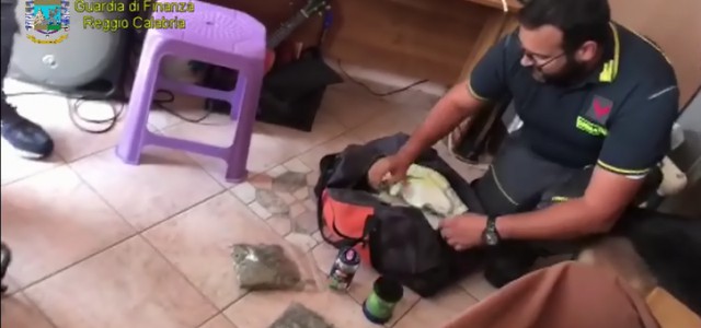 Scoperto laboratorio artigianale di droghe sintetiche, due arresti
