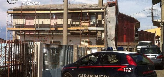 Attività di gestione di rifiuti non autorizzata, deferiti ditta edile e committente lavori