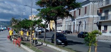 "In corso un massiccio intervento di diserbo e pulizia del verde pubblico in città"