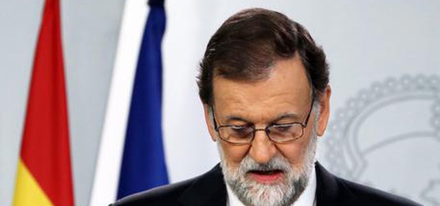 Catalogna: Rajoy apre il percorso verso l'articolo 155. Barcellona: 'Andremo avanti lo stesso'