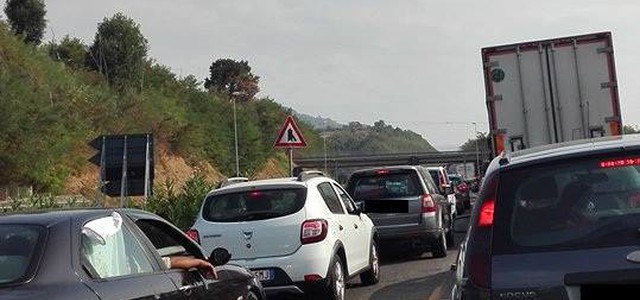 Coda di 6 chilometri sull’A2 del Mediterraneo