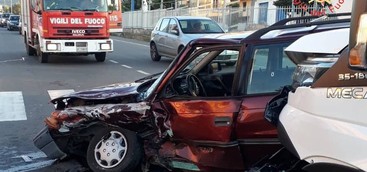 Scontro tra auto e furgone a Lamezia, un ferito grave