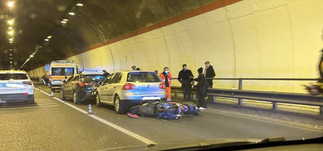 Notizia flash: Incidente in galleria del San Giovanni, traffico rallentato in direzione centro
