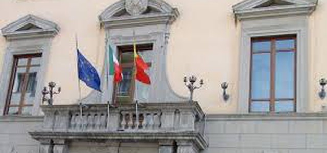 Catanzaro, LAVORI DELLA GIUNTA , VIA LIBERA A INTERVENTI NEL PIAZZALE ANTISTANTE DELLA SCUOLA DI VIA FORNI