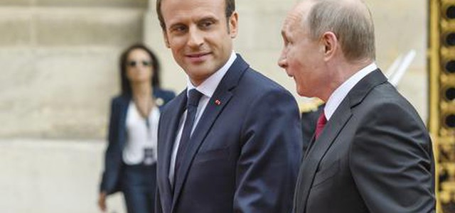 Macron riceve Putin a Versailles. 'Se in Siria ci saranno armi chimiche serve risposta immediata'
