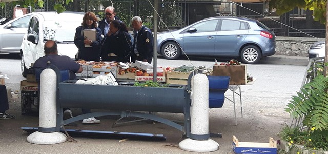 Abusivismo commerciale, verbali della Polizia Locale a Pontepiccolo e in centro