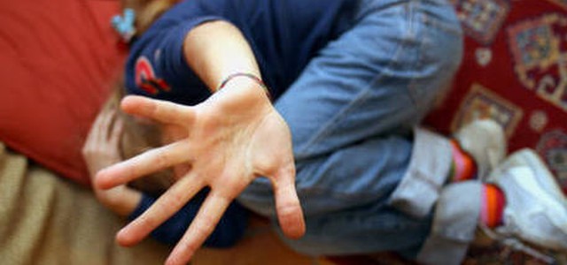 Animatore di villaggio accusato di aver abusato di una ragazzina, in manette 22enne cosentino